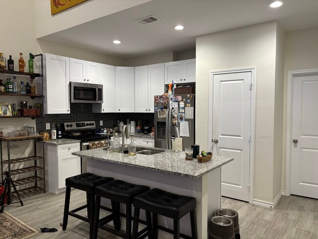 Building Photo - 2463 Mohawk Bnd Rental