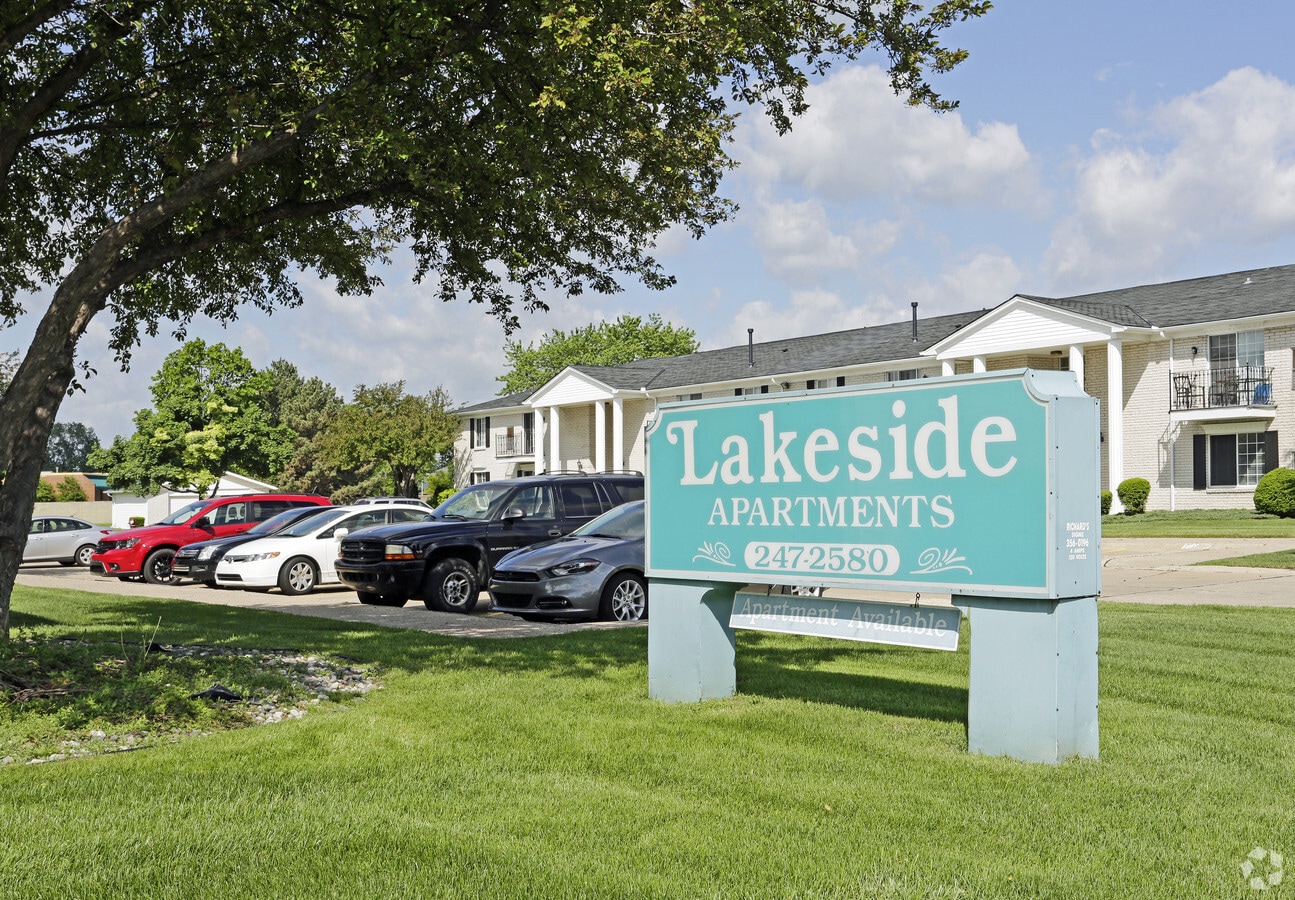 Lakeside Apartments - Lakeside Apartments