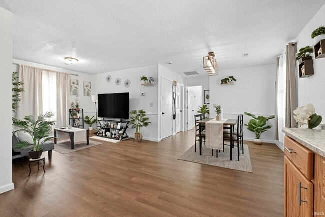 Photo - 4953 Lahmeyer Rd