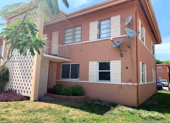 Building Photo - 3401 SW 11th St Unit 141A-141A Rental