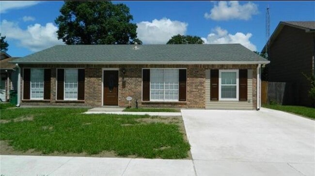 Building Photo - 225 Brett Dr