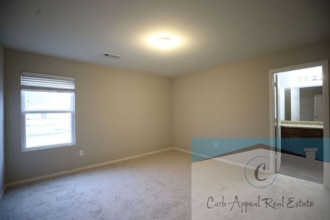 Photo - Move in special $900!! Beautiful 3 bed / 2 bath home with fenced back yard - Nettleton!!