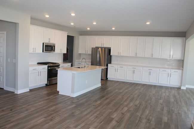 Photo - Beautiful Newer 5 BR Home in Brownsburg!