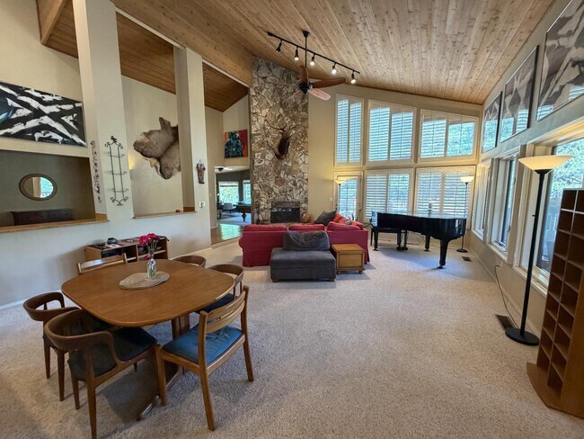 Photo - 1617 N Mariposa Rd