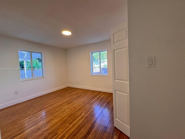 2803 SW 26th St Unit FRONT