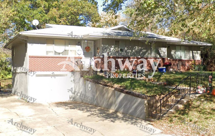 Photo - 5634 Lathrop Ave