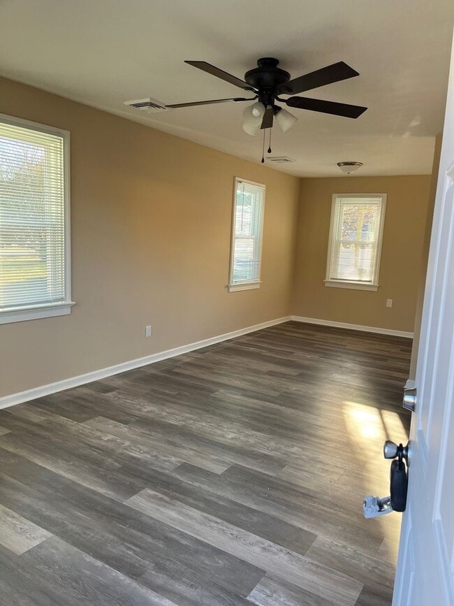 Photo - 3 Bedroom | 2 Bath | 1,098 Sq Ft | Updated Interior