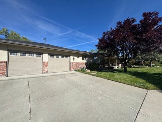 Photo - 255 Circle Dr