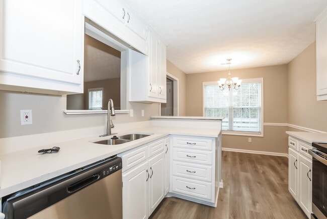 Photo - 511 Saddle Ridge Dr