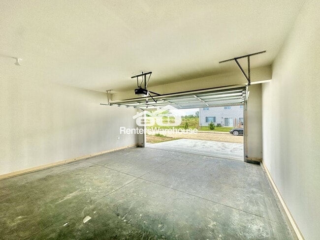 Photo - 7000 Lake Hill Dr