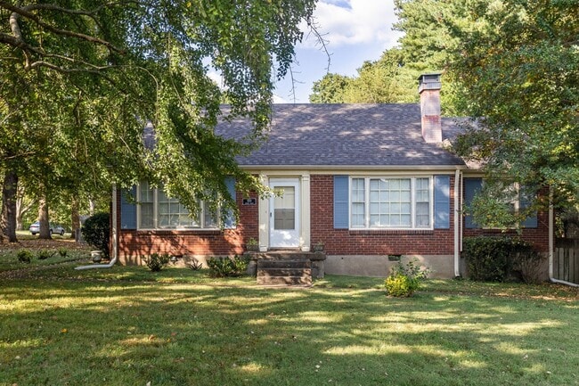 Building Photo - Cozy 3BD/2BA in the heart of Green Hills/L...