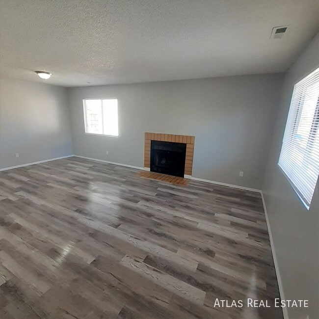 Beautiful NEWLY RENOVATED 2 bedroom in the... - Beautiful NEWLY RENOVATED 2 bedroom in the... Apartment