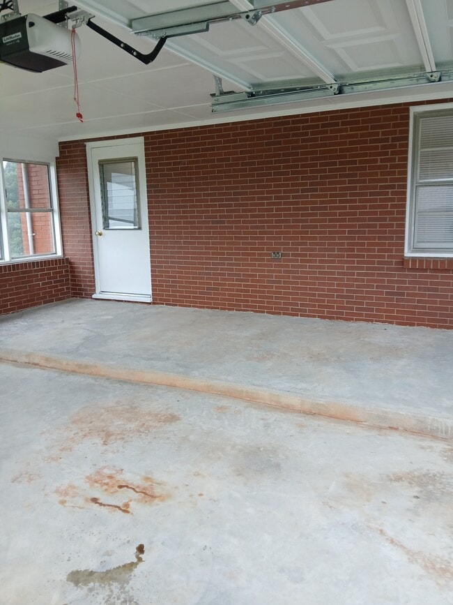 Photo - 3261 Marion Rd