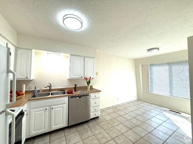 Building Photo - 4570 S 200 E Rental