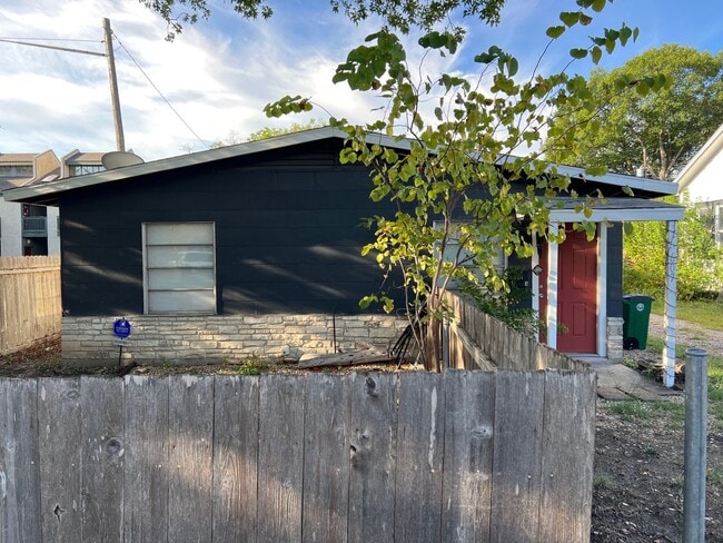 Photo - 607 Nelray Blvd