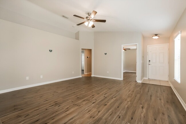 Photo - 906 Larwood Pine Dr