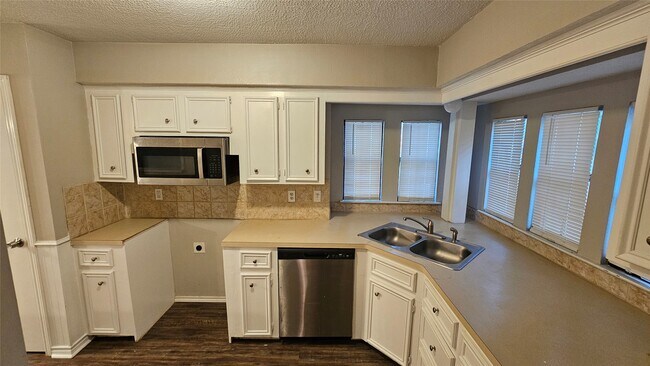 Photo - 2827 Thorne Creek Ln