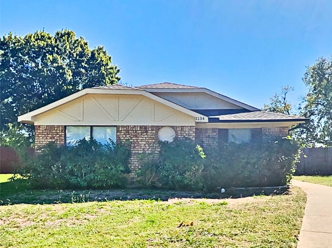Photo - 1134 Hemlock Dr House