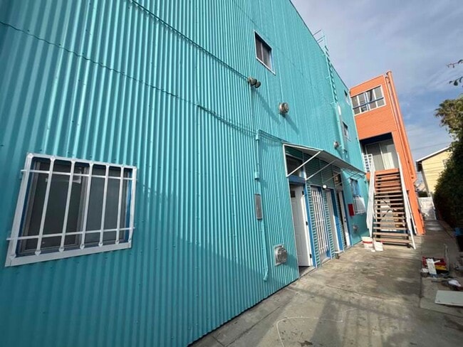 Photo - 915 Broadway St Unit 01