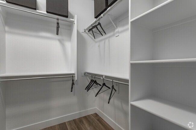 1BR, 1BA - 671 SF