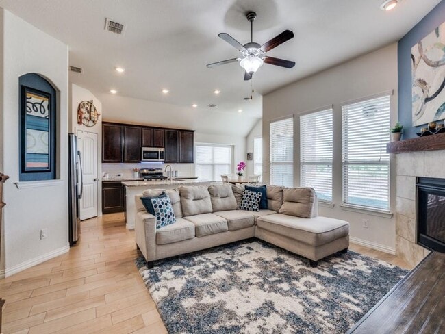 Photo - Spacious Living, Resort-Style Amenities & Room for Everyone in Copper Creek!