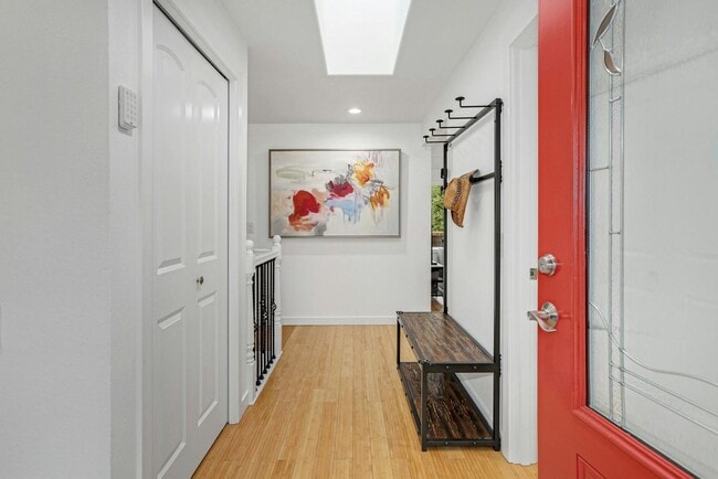 Photo - 5bd/2.5ba Bellevue Home