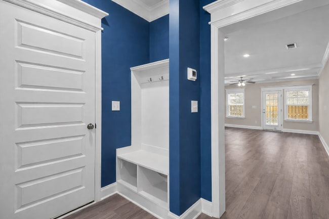 Photo - 1080 Linsmore Ave