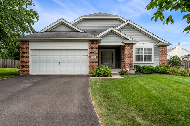 Building Photo - 1009 Birchwood Dr
