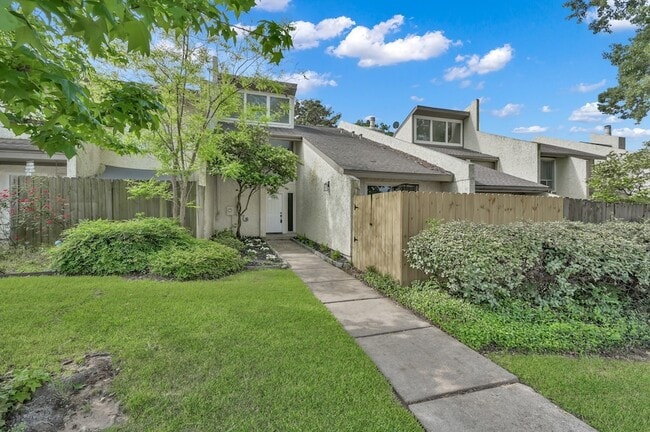 12311 Glenview Dr