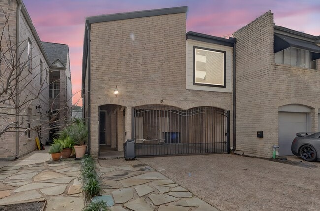 Photo - 516 S Post Oak Ln Unit 18