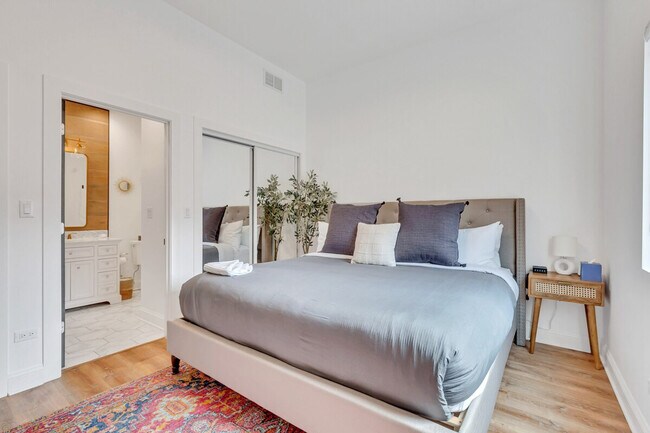 Photo - 3452 N Clark St Unit ID1255737P