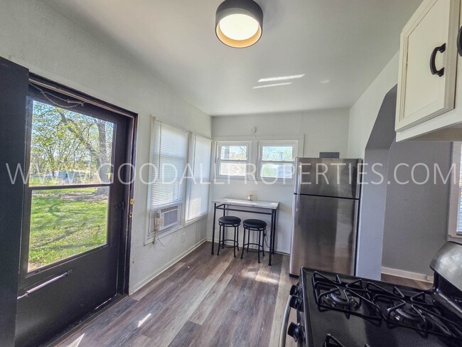 Photo - Cozy 2BR Home Near Downtown Des Moines & Gray’s Lake