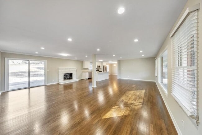 Photo - 909 Rosedale Dr