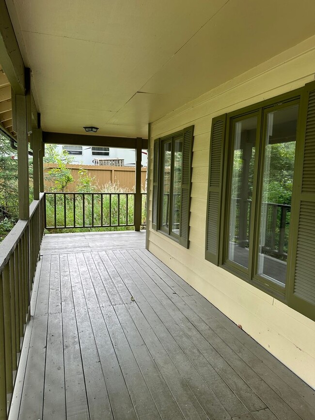 Photo - Kempton Hills 3 Bedroom/2.75 Bath Home with Sauna!