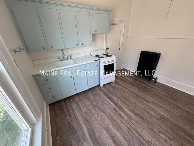 Building Photo - 147 Essex St Unit 2 Rental