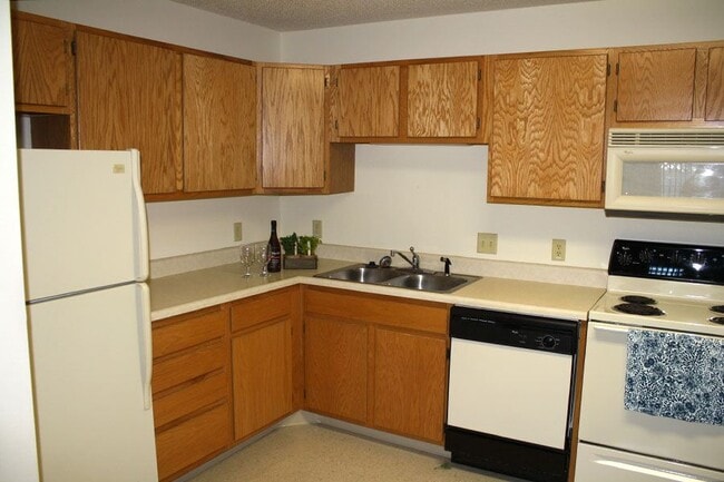 Meadow Lake of Clear Lake Apartments