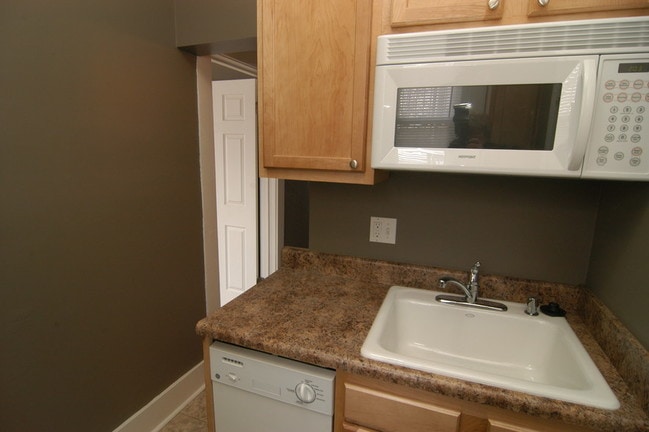 Photo - Georgeanna Court