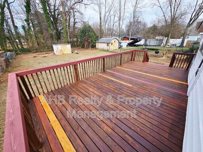 Photo - 914 Stokes St