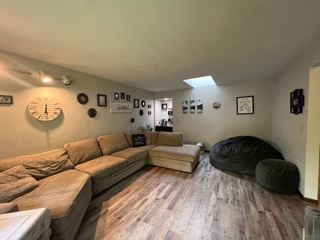 Photo - 1243-1245 Grove St Unit 1243
