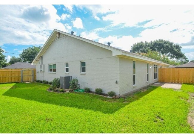 Building Photo - 6315 Bowers St Rental