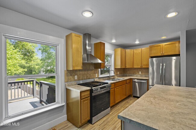 Photo - 99 1/2 Walworth St