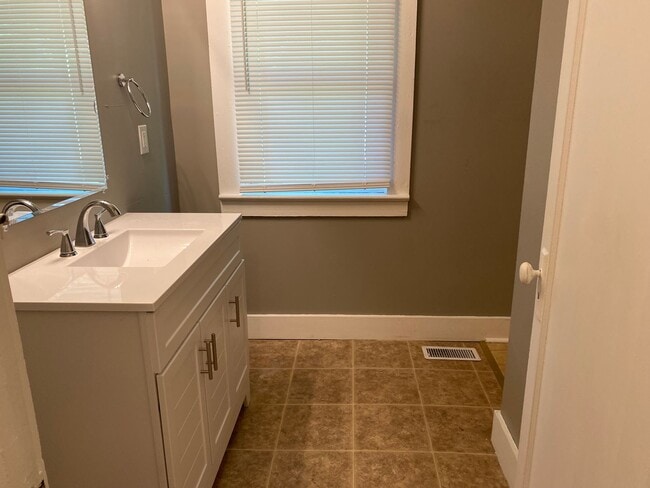 Photo - 4 Bedroom, 1 Bathroom House