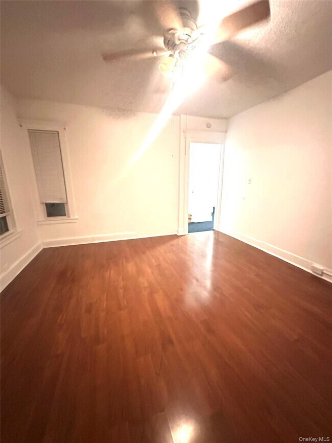 Photo - 525 E 5th St