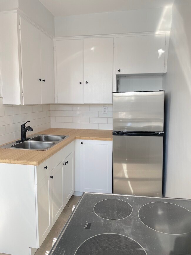 Photo - 74 Hanna St W Unit 10