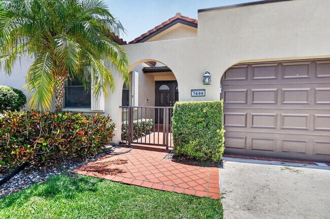 7690 Solimar Cir