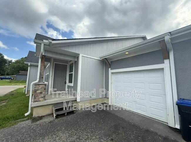 Photo - 605C S Hillcrest St