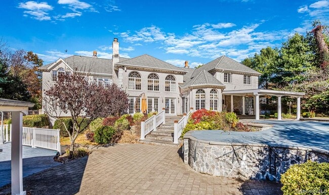 30 Arden Ln