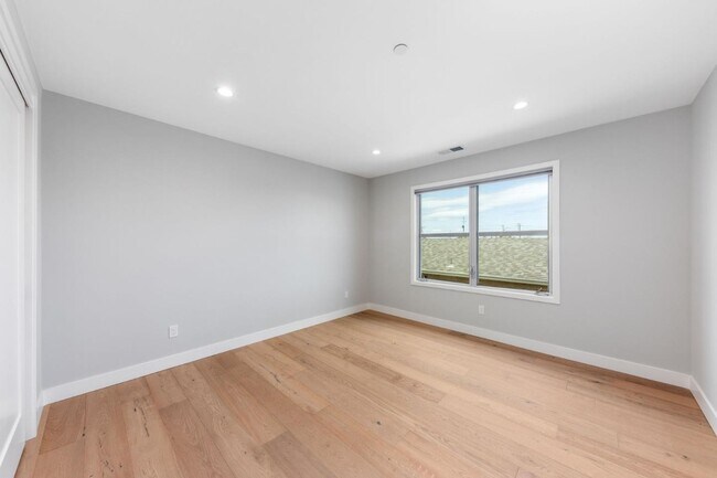 30 Hermosa Ave