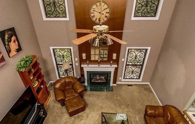 Photo - Gorgeous 4,000sqft  5-bed 3.5-bath Home near Chantilly Economic corridor