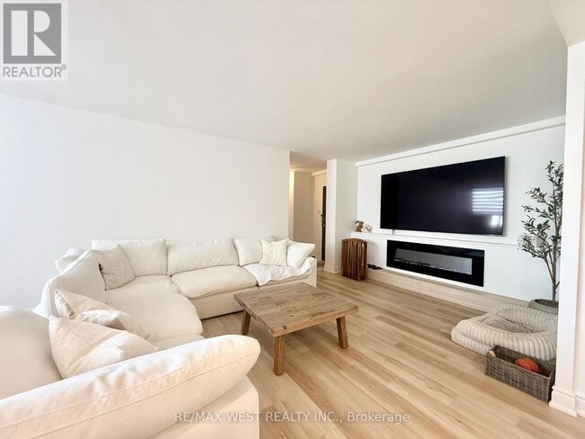 Photo - 451 The West Mall Unit 522